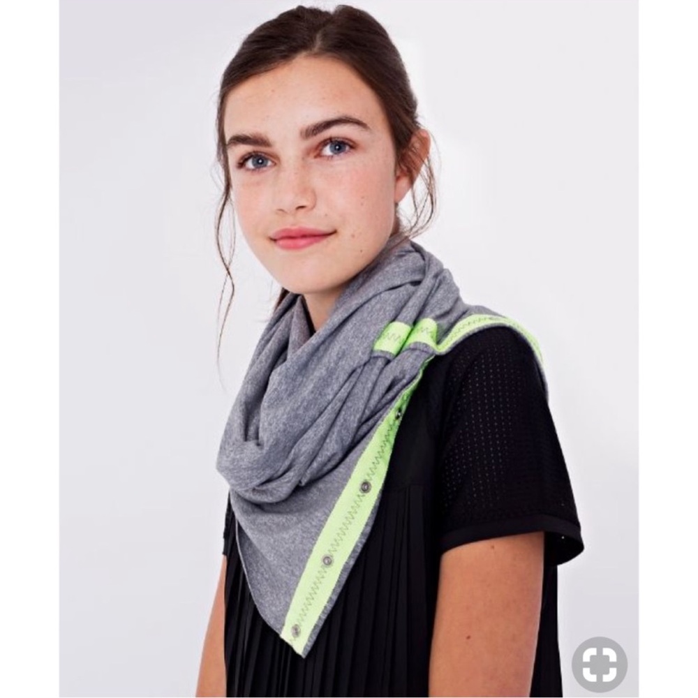Ivivva Gray Scarf‎ Girls - Picture 2 of 10